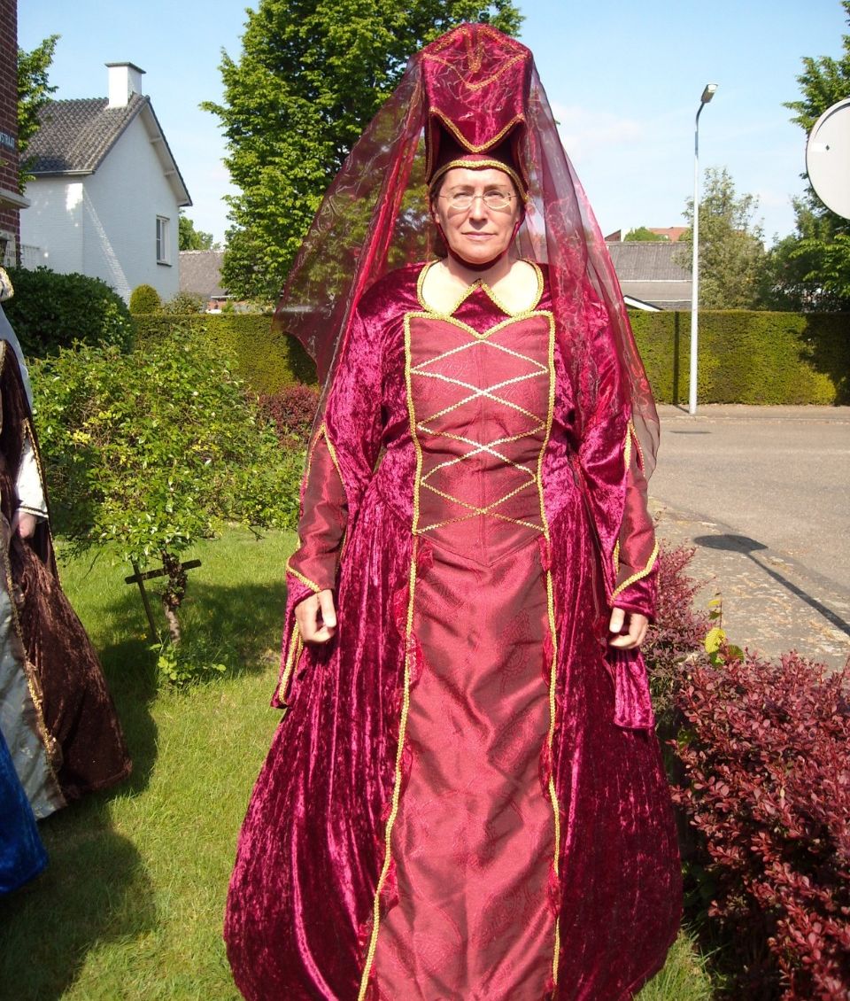 Rode middeleeuwse jurk