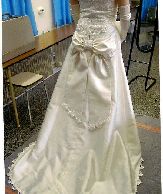 Bruidsjurk met borduursel 